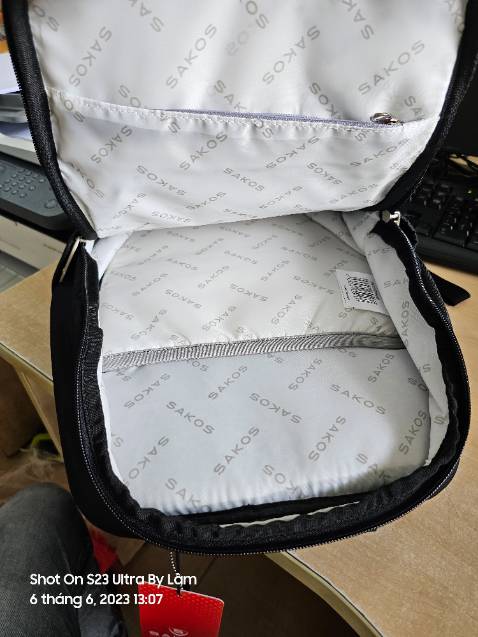 Mình mua được giảm giá còn 582.375, Balo cực kỳ đẹp, nhỏ gọn, chứ không to, vải tốt chắc chắn, mọi thứ điều ok, trừ khâu chuẩn bị hàng cực lâu, minh ở sài gòn, kho xuất hàng cũng ở sài gòn, mình phải gửi yêu cầu hỗ trợ từ tiki, mà 4 ngày mới giao tới, giao trễ hơn so với dự kiến luôn, nếu Sakos chuẩn bị hàng nhanh, giao sớm nửa là xứng đáng 5 sao