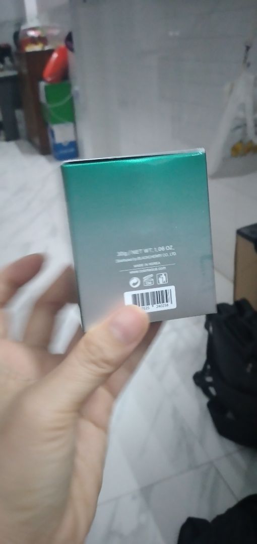 sản phẩm mẩu mã đẹp, bao bì hộp giấy ko có bao nhựa bên ngoài, mới dùng chưa biết hiệu quả ko, shop trả lời tất cả những thắc mắc của mình, chăm sóc khách hàng tốt.5s cho shop.