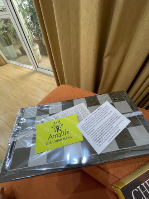 Bàn cờ nhìn nét căng. Có cà thẻ bảo hành của shop nữa. Chu đáo