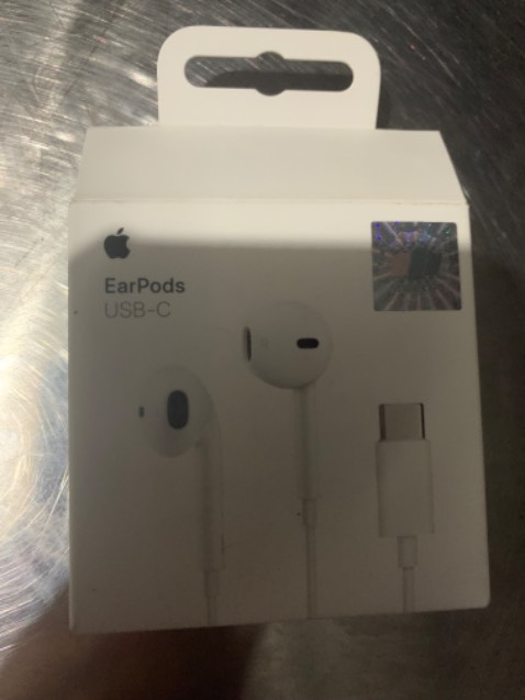 Giao hàng đúng hẹn, sản phẩm có tem của FPT, chất lượng âm thanh mức khá. Sản phẩm mua từ Tiki Trading nên khá yên tâm.