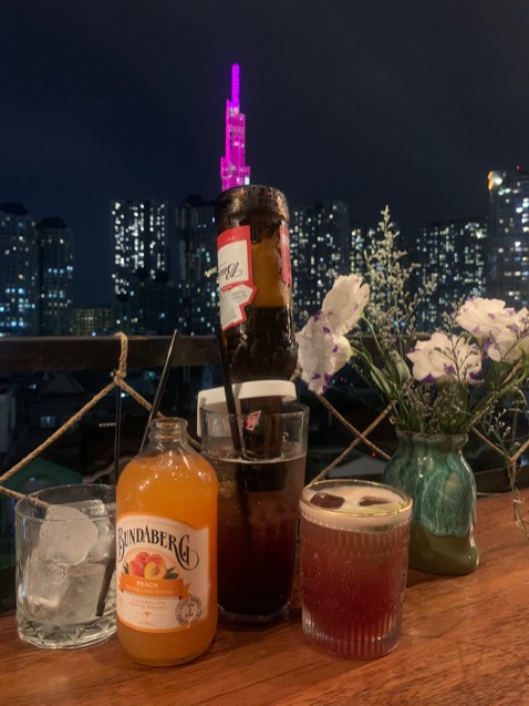 Sữa dưỡng thể rất thơm, thoa lên da thấm nhanh, không bị nhờn rít. Mình sử dụng chỉ mới 1 tuần nhưng hiệu quả rõ rệt, da mình sáng hẳn lên, mềm mại. Hình ảnh mang tính chất minh họa ạ