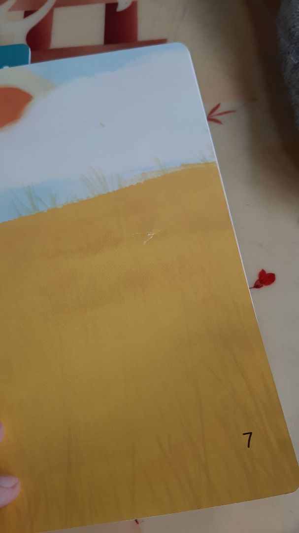 1 cuốn sách bị rách trông có vẻ như đã xài qua 1 lần r hay sao ấy, ko đc mới, đơn hàng có 3 cuốn nên mình ko quay clip lại cho xem, mình chụp hình dưới đây, đc cái nhận hàng nhanh