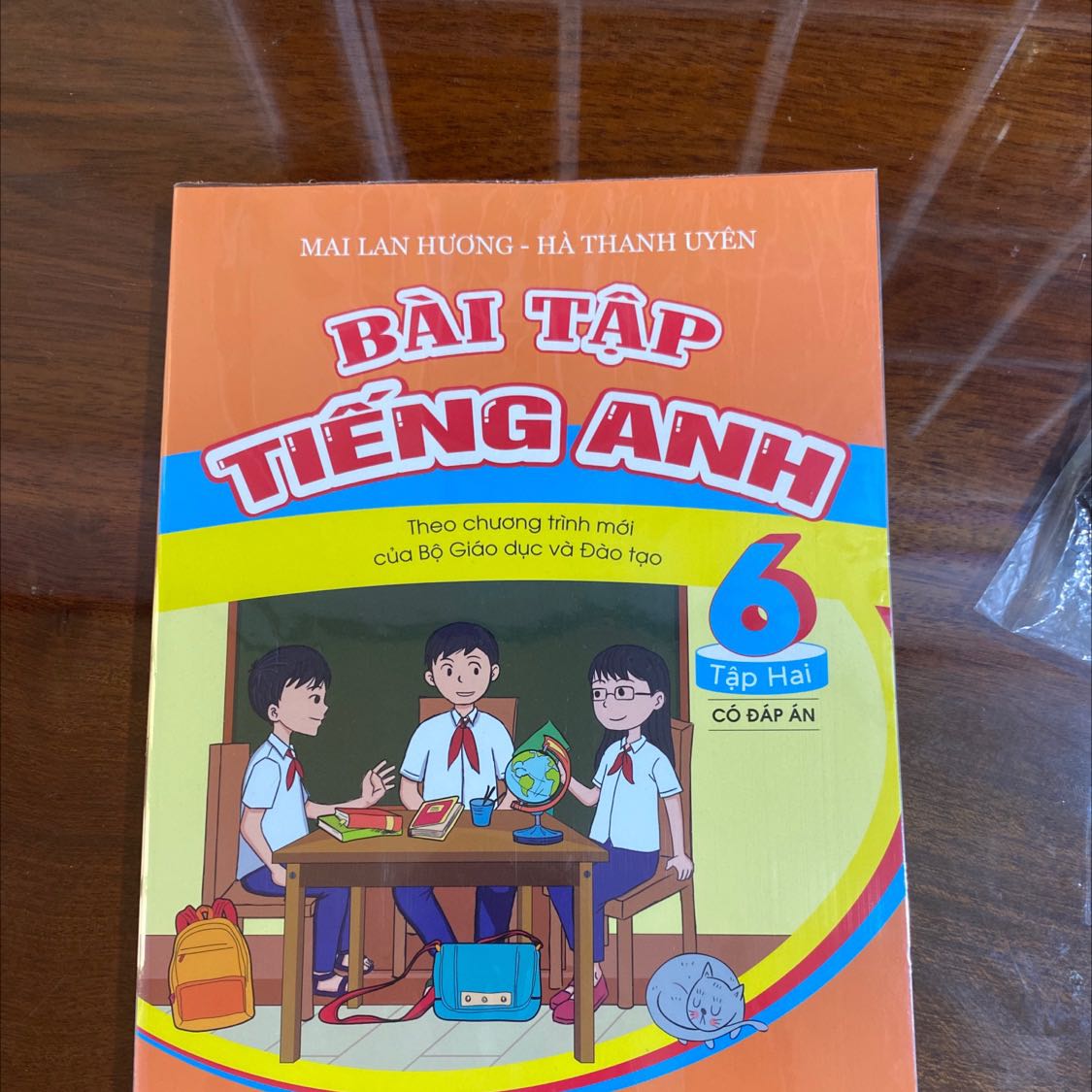 Sách làm bài tập ok, giá mà có thêm phần nghe thì ổn áp hơn. Giá cũng mềm