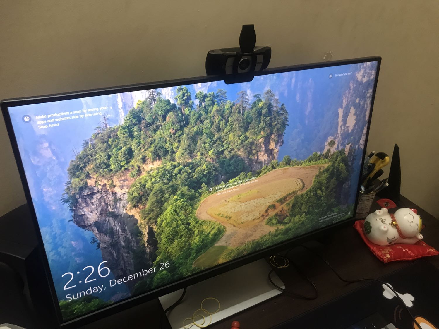 Sản phẩm đóng gói cẩn thận với thu âm tốt. Tuy nhiên so với loại c920 Pro thì máy không có bán kèm theo chân tripod + không thấy hỗ trợ app Logi Capture.