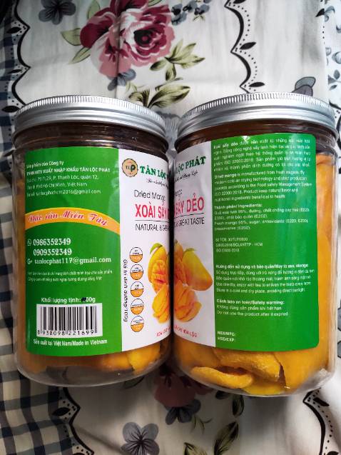 Hương vị thơm ngon, nhưng vẫn chưa dẻo lắm, chỉ là cắt lát mỏng, vị chua chua ngọt ngọt, không ngọt giống như khi ăn xoài cát Hòa Lộc chín cây. Thích hợp cho những người thích chua chua ngọt ngọt. Ai thích ngọt sẽ chê đấy hihihi 🤭