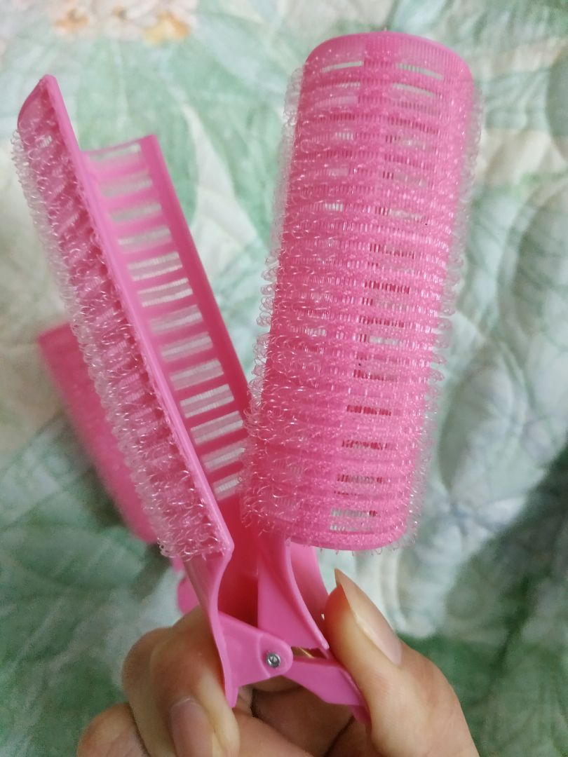 Chưa bao giờ thất vọng khi đặt hàng trên Tiki, giao hàng nhanh, sớm hơn dự định những 4 ngày, anh giao hàng siêu dễ chịu, cute luôn. Hàng được đóng gói kín đáo, cẩn thận. Lô uốn tóc chất lượng rất ok, chắc chắn. Giá cả cũng vừa phải.