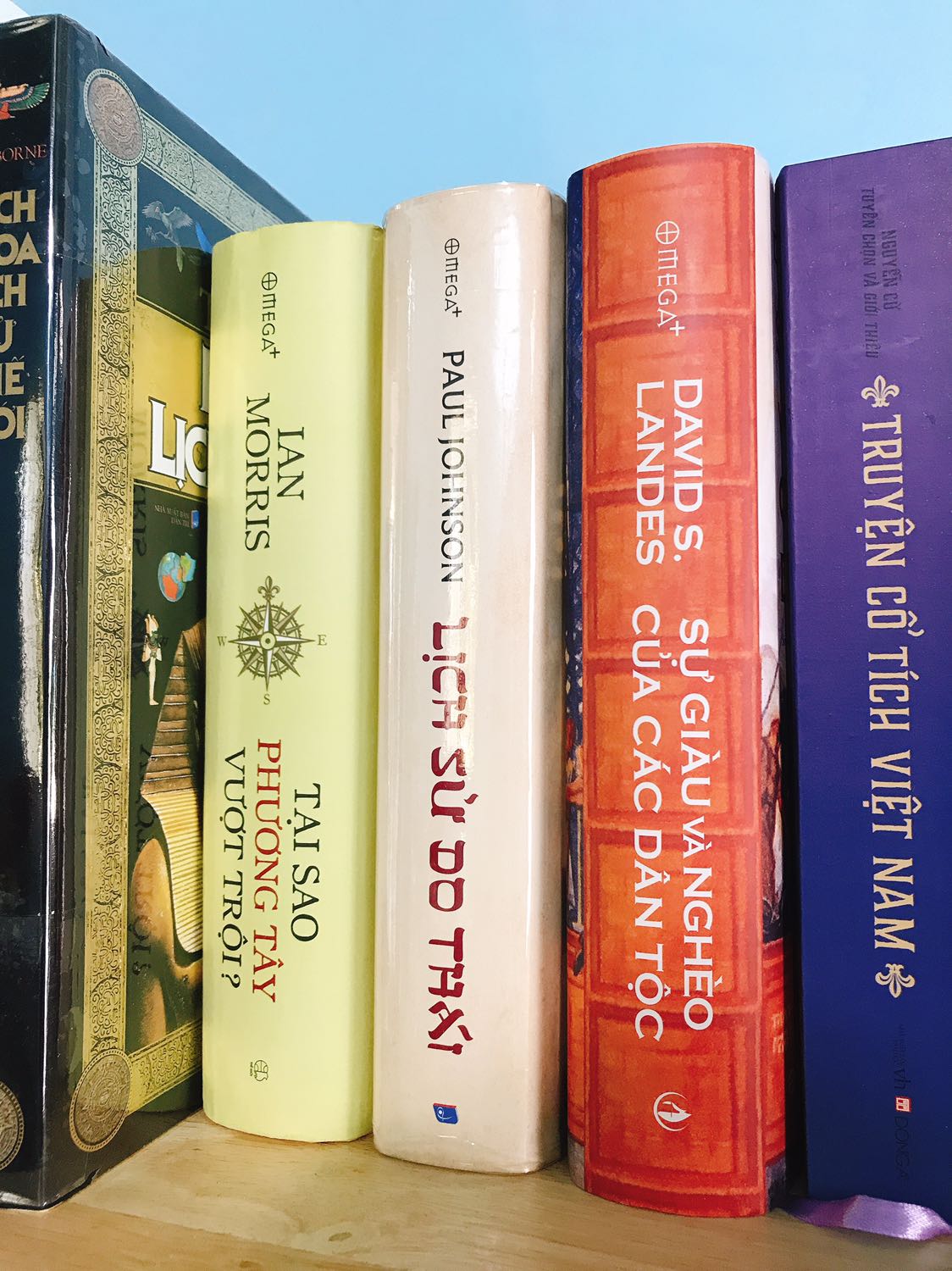 Đơn hàng đầu tiên của năm mới. 1 quyển sách cung cấp kiến thức đồ sộ của Omega. Sách mới cóng shipper thân thiện. Đọc xong mình sẽ chi tiền tiếp cho Omega vì cái tâm làm sách quá đỉnh luôn ???