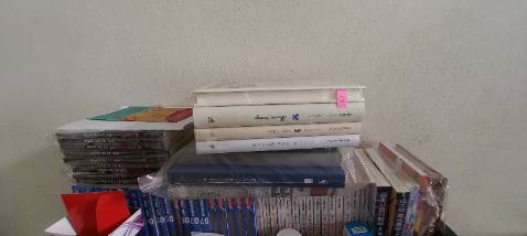 Tất cả đều ổn, cho 4* vì vẫn cách đóng gói của tiki. Sách sưu tập giới hạn đánh số mà không bao bọc chống sốc, hỏng phát là đi một số