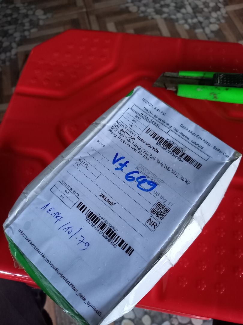 làm ăn kiểu ni thì hỏng . mua 4 sản phẩm mà nhận được có 1 sản phẩm