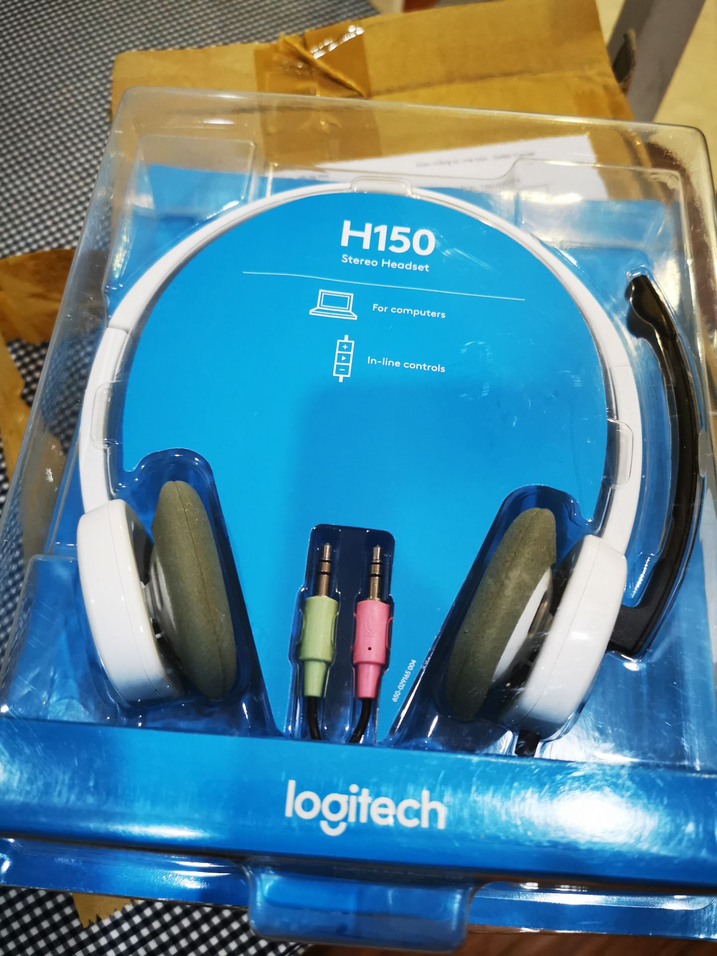 Tai nghe tốt,điểm trừ duy nhất là giao hàng quá chậm