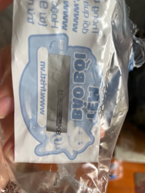 Sản phẩm dù có tốt đến đâu nh thái độ nv cskh khinh ng.Gọi hotline 3 cuộc thì nhấc máy nh k có ng nói.tới cuộc thứ 4 nghe ,mình hỏi “tại sao sp trên hình có khuyến mại nh hàng giao lại k có b?” 
Thì nv trl “tuỳ sp có tham gia km hay k?”
Mình có hỏi “mình thấy trên sp bán ghi có mà b?” Thì nv cúp máy ngang luôn k thèm nói 1 câu chào.
Mã khuyến mãi thì in như đánh đố khách hàng,nhoè,mực kém chất lượng.
Khách hàng khu vực ngoài HCM mua thì k được gửi quà tặng kèm.
Chắc là công ty lớn,thừa thãi khách rồi nên k cần.
K xứng đáng để gửi sức khoẻ con cái vào cái chỗ thiếu trách nhiệm như vậy.