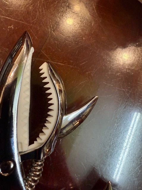 Kẹp bấm không điều, tiếng kiêu không chuẩn