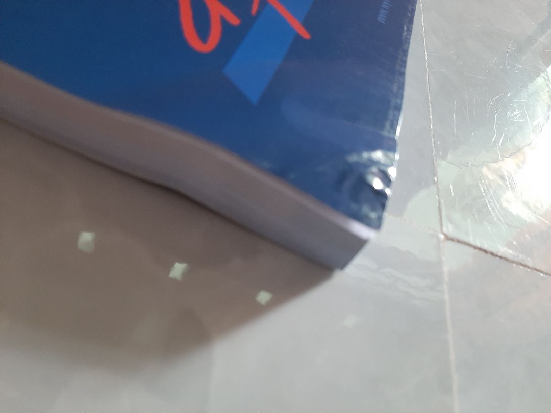 Mình hơi buồn về phần vận chuyển nhưng chị shipper khá dễ thương và nội dụng khá ổn. Mong Tiki nên để ý về phần vận chuyển hơn vì mỗi lần thấy sách bị cong hay sao đó thì mình khá sót.