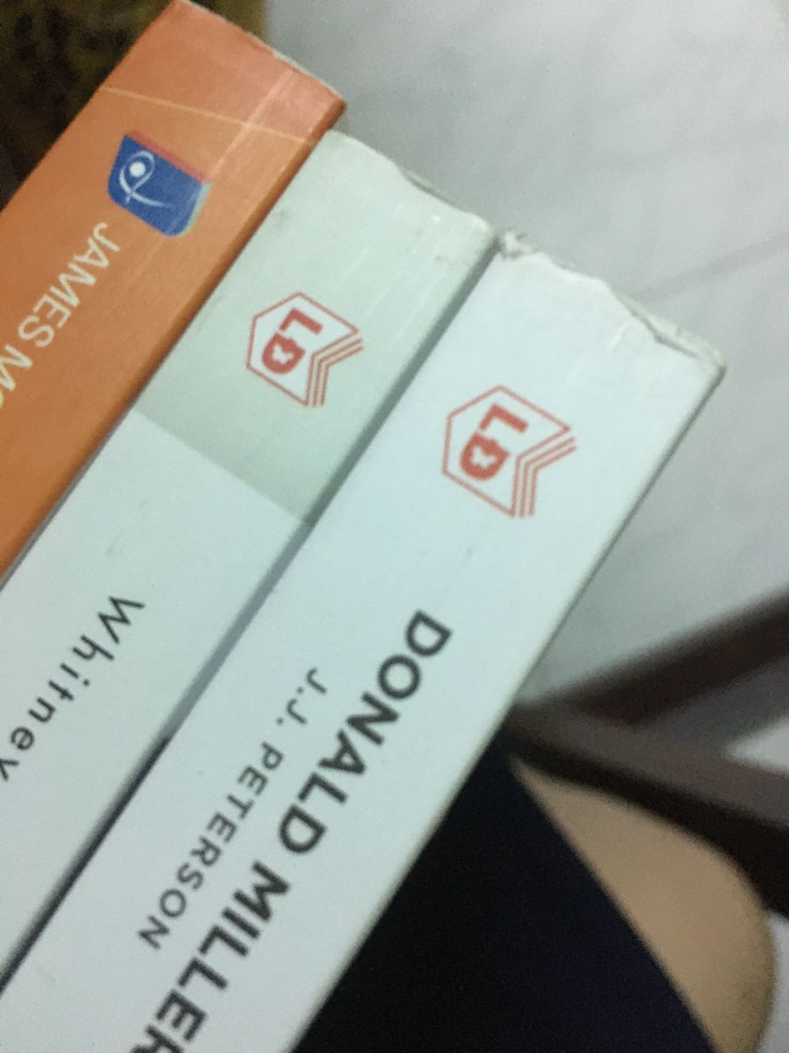 SAO TIKI LÀM ĂN CÀNG NGÀY CÀNG TỆ THẾ ???
Đặc biệt là khâu vận chuyển. Dịch nên giao lâu không bàn tới, mà nhận hàng hộp rách bươm thế này mà cũng giao được à. Đã vậy sách bên trong không hề có lớp lót hay được bọc nilong gì cả. Bụi kinh khủng. Sách thì gãy góc hết. Tiki chọn đơn vị giao hàng quá tệ hại!!!!! SAO TIKI LÀM ĂN CÀNG NGÀY CÀNG TỆ THẾ ???
Đặc biệt là khâu vận chuyển. Dịch nên giao lâu không bàn tới, mà nhận hàng hộp rách bươm thế này mà cũng giao được à. Đã vậy sách bên trong không hề có lớp lót hay được bọc nilong gì cả. Bụi kinh khủng. Sách thì gãy góc hết. Tiki chọn đơn vị giao hàng quá tệ hại!!!!!