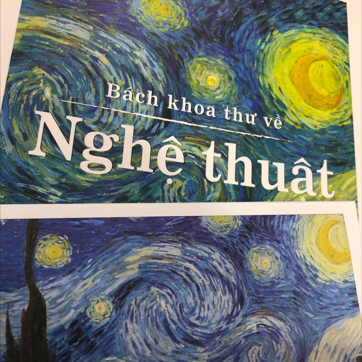 Sản phẩm được giảm giá nên mua với giá siêu hời luôn. Tuy nhiên do vận chuyển hay sao đó sách hơi bị móp góc. Còn lại về nội dung đều là các kiến thức cơ bản và tổng quát về hội hoạ, nghệ thuật. Phù hợp cho các bạn mới fresher, hoặc chỉ đơn giản là có sở thích về tranh ảnh, hội hoạ như mình. Đọc rất là relax luôn nhé.