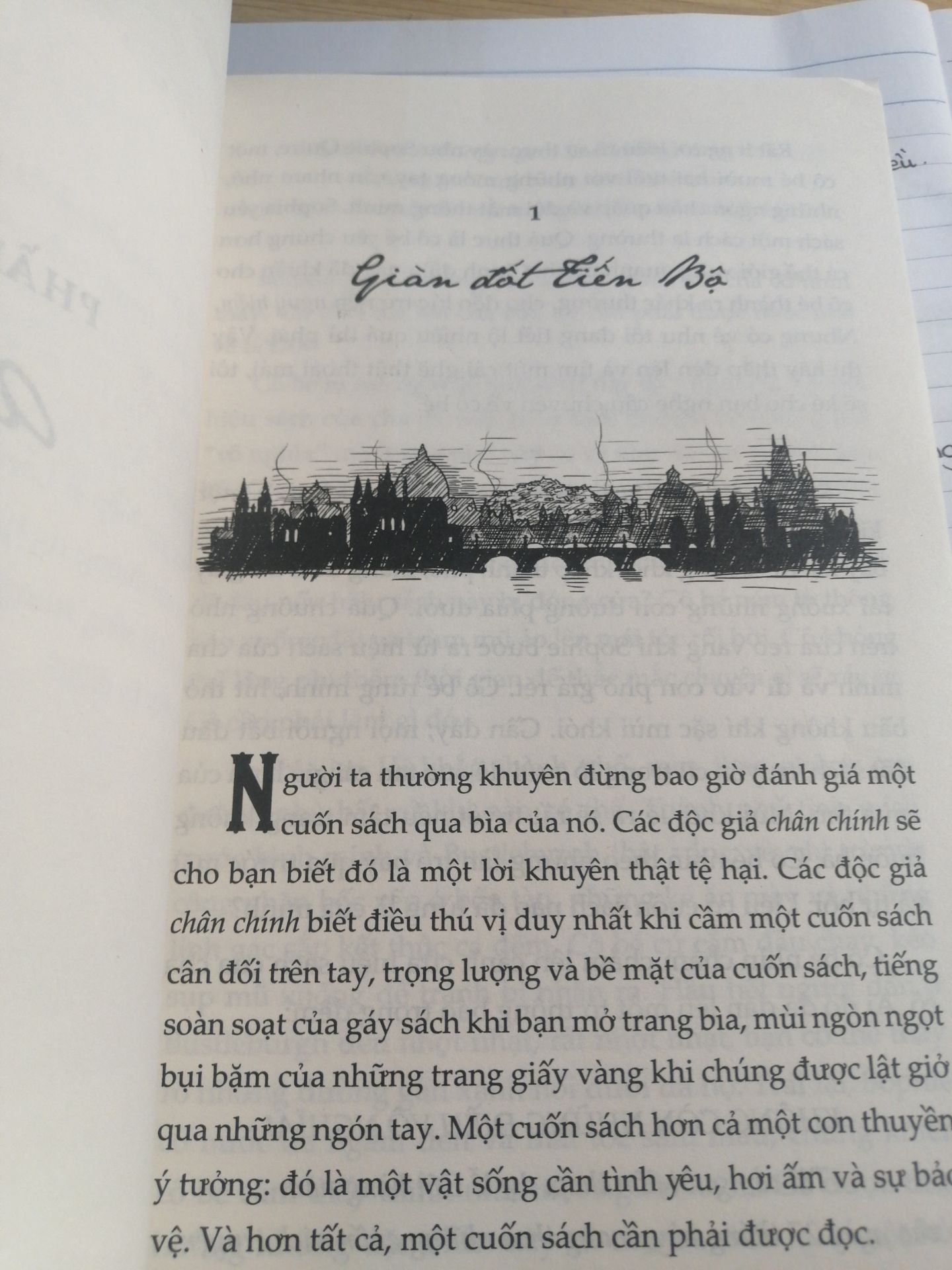 Lại thêm một tác phẩm xinh đệp của Jonathan Auxier. Ai mà đã đọc Peter Nimble thì không nên bỏ qua quyển sách này. Thể loại fantasty, nội dung cuốn hút. Giọng văn độc đáo, rõ ràng, nội dung chuyện cũng mượt mà. Nhưng mình lại không thích chi tiết xuất hiện Peter lắm, có lẽ do mình thích nhân vật độc lập, tự đi chuyến phiêu lưu của mình. Nhưng cái này thì cũng tùy gu mỗi người, quyển sách này hay, đáng để mua, mình mua lúc giá còn  84k, tuy không free ship nhưng vẫn tuyệt vời. Thật sự mong có thêm nhiều sản phẩm của Jonathan được dịch sang tiếng việt.  Tiki giao hàng nhanh, có cả túi nhựa đựng nên không bị móp méo gì. Mọi người nên mua nhe.