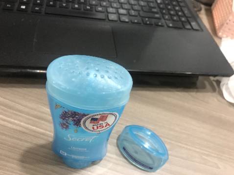 Hàng không đúng chất lượng hàng mới. Trong HDSD ghi rõ là gỡ miếng chặn bên trong mà hàng mới nào cũng phải có. Hàng shop này lấy miếng băng keo dán lên bề mặt lỗ thoát gel ra. Ai biết hàng này có người xài chưa? xong lấy miếng băng keo dán lên bán lại? Yêu cầu Tiki giải quyết trả hàng giúp. Cảm ơn Tiki