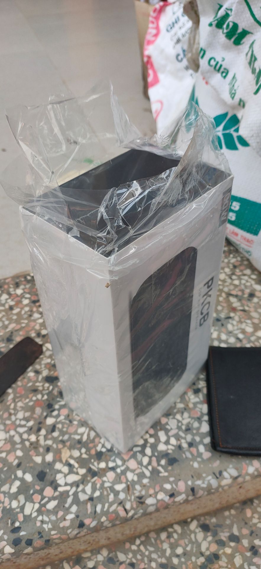 loa dành nghe nhạc remix.  bass căng.thích hợp nghe trong phòng nhỏ. .(chỉnh chế độ để nghe nhạc vàng.thì tiếng nhỏ. nghe ổn . ) nhắc lại loa nghe nhạc bass thôi nhá..mới mua ngày 28.6.2022.