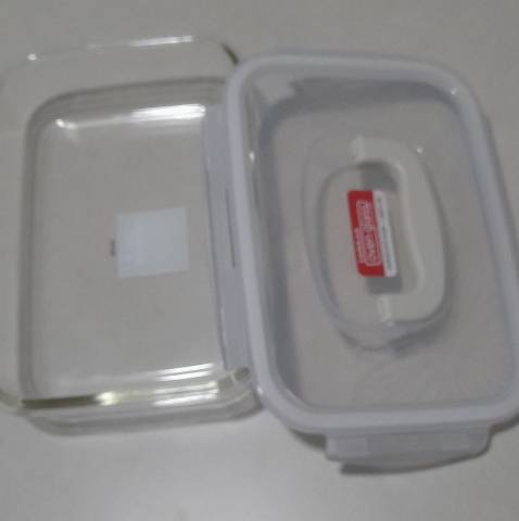 Hộp thủy tinh được đóng gói kỹ, rất dầy và rất năng. Đẹp xuất sắc.