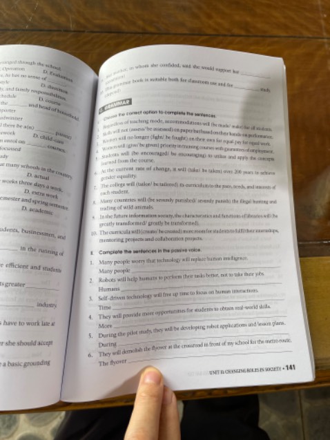 Sách hay bài tập phong phú