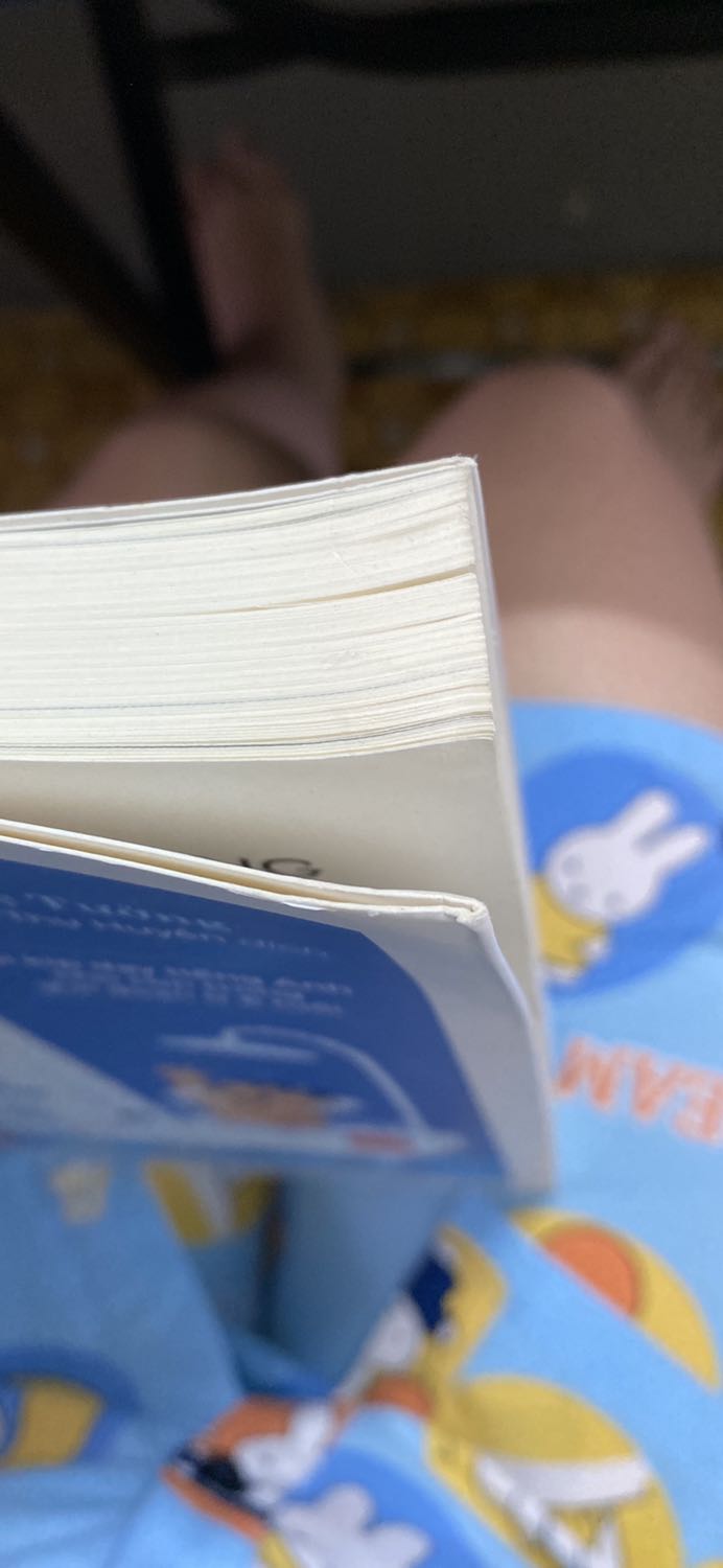 Hop thi tan nát, sach thi bi rach, goc sach thi bi gập. Noi chung truoc gio minh đều mua cua fahasa và rất hai lòng. Nay mua cua Tiki trading vo cung thất vọng. Minh se ko mua tiep của Tiki nữa