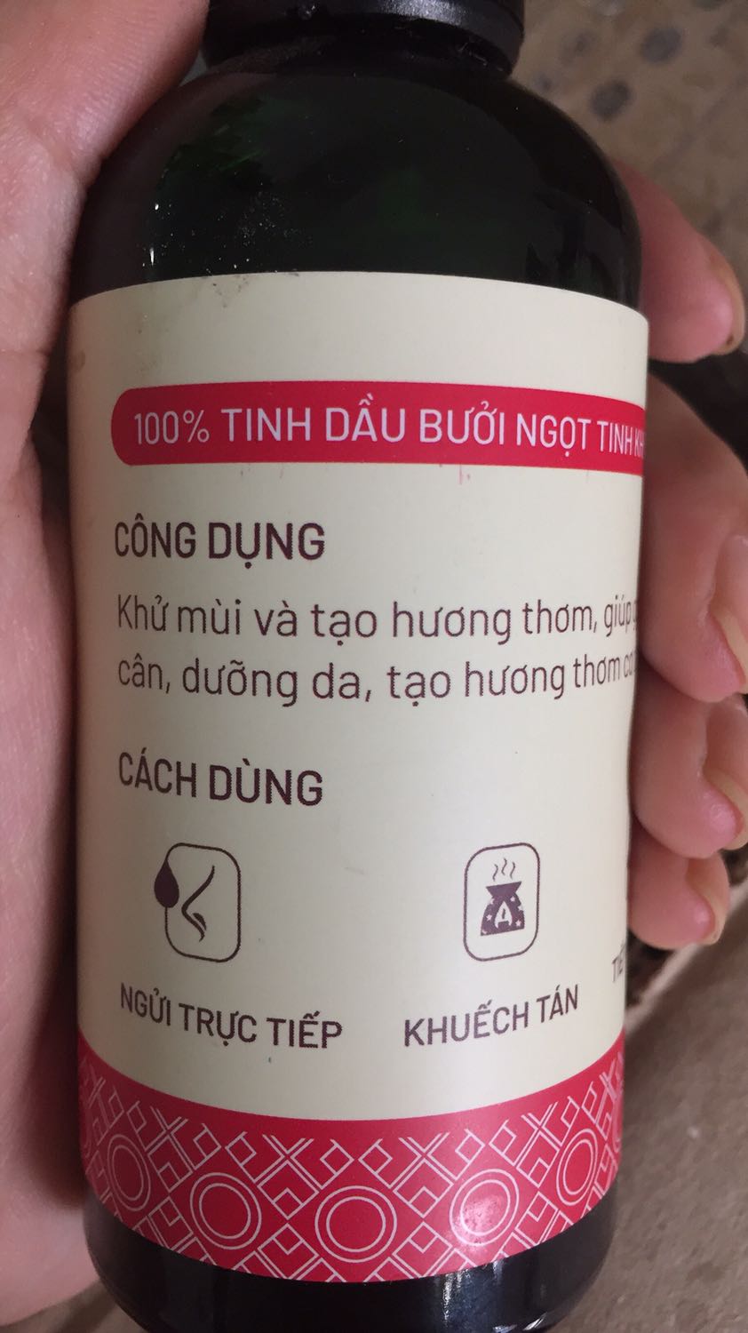 Đánh giá cao tinh dầu bưởi ngọt của shop, thơm ngọt tự nhiên, giảm stress, dễ ngủ, thơm lâu, ít hao, ship cũng tất nhanh, gói cũng rất kỹ nhưng shop đừng nên dùng nilon xốp đó để gói nữa nhé, cũng bảo vệ môi trường shop ơi