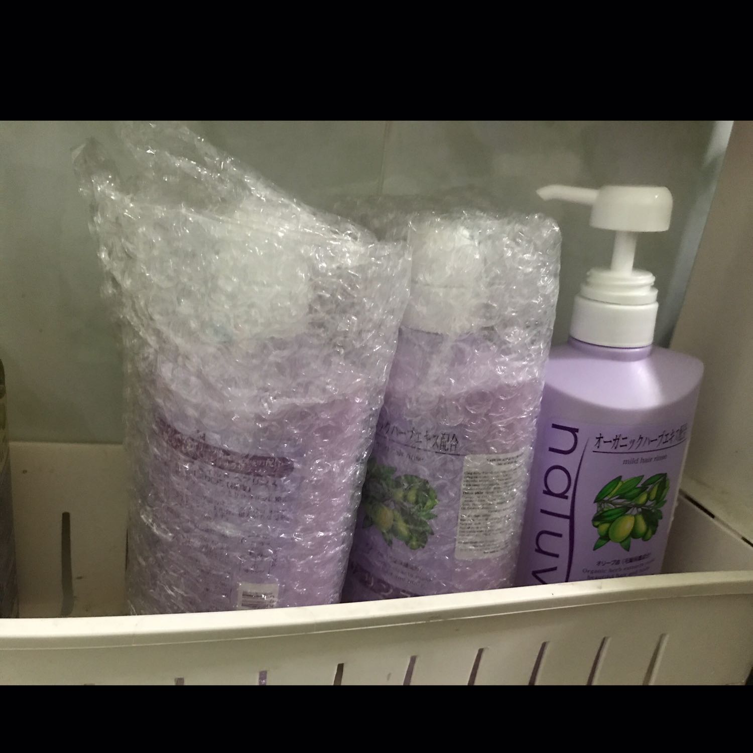 đúng loại mình đang cần, vì tóc mình dầu nên chỉ cần dầu xả vừa phải không quá nhiều dưỡng , chất dầu xả lỏng, mùi nhẹ,ko gây bết tóc. sử dụng hết sẽ mua lại