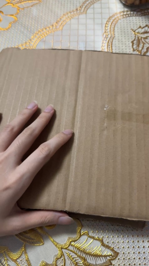 Chời đẹp xỉu. Gói hàng cẩn thận, thiệp cứng cáp. Mua thiệp này mừng cưới là vừa độc lạ vừa sang lun á