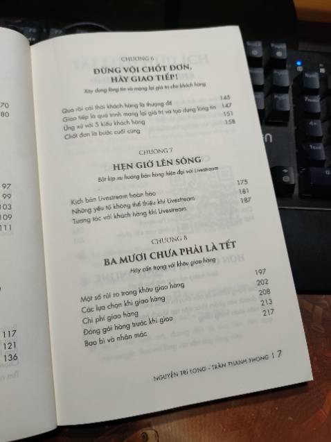 Lần đầu biết đến anh Trần Thanh Phong qua quyển sách này , phải nói là rất biết ơn những gì anh đã chia sẻ . rất dễ hiểu và thực tế để mình có thể từng bước áp dụng theo khi mới tập tành bán online . nói thật là nhận được quá nhiều lợi ích kèm theo không chỉ với nội dung quyển sách này mà còn được anh giới thiệu , chia sẻ thêm về những lớp học và những đầu sách để mình tìm học và hiểu về kinh doanh không rủi ro để có đủ nền tảng kiến thức . em sẽ sớm mua đủ bộ sách của anh ạ. một lần nữa cảm ơn Anh rất nhiều.