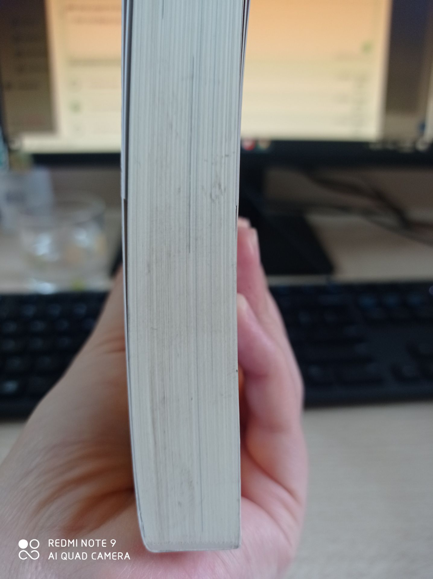 Hôm qua vừa đặt hàng, hôm nay nhận được luôn mình rất vui nhưng ko ngờ mở ra thì sách lại tệ như thế này. Sách bẩn, xước và cũ kỹ như kiểu nhét kho quá lâu, lấy ra cho khách cũng ko thèm kiểm tra lại. Trong khi hai cuốn còn lại được bọc mới kỹ càng. Mình vẫn hay mua sách ở Tiki, sau này vẫn sẽ ủng hộ, nhưng mấy lần như thế này rồi, đến lần này sách bẩn ko chịu được mới phải để lại đánh giá. Mà chẳng lẽ bây giờ lại đi đóng gói lại đổi trả rất mất công. Mong Tiki biết trân trọng hàng hoá hơn, trân trọng người mua, trân trọng từng đồng tiền kiếm ra. Đừng kiểu *** mua thì mua, đánh giá xong tao xin lỗi thì hết chuyện, trả hàng được thì trả, ko thì kệ m ***.