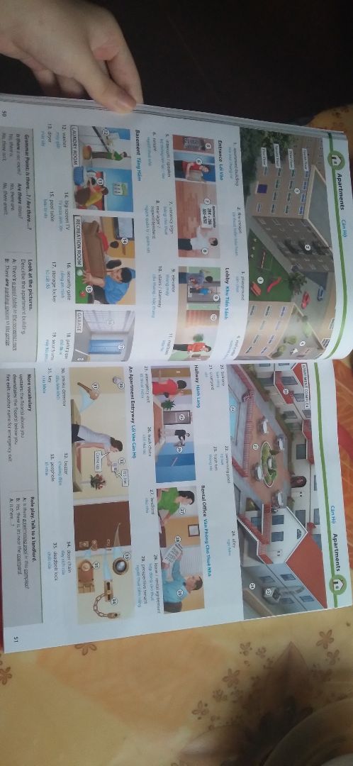 Sách giao đúng hạn, có bọc xốp chống sốc và màng co nên trông đẹp và mới. Bạn nào mua sách đắt tiền nên mua Fahasa dù giao hơi lâu với phí ship hơi đắt nhưng bảo quản và vận chuyển sản phẩm tốt.

Sách đẹp. Có 12 chủ đề, mỗi chủ đề có từ 9-21   bài. Mục lục ở đầu sách. Cuối sách có bảng động từ có quy tắc và bất quy tắc. Cuối sách cũng có phần từ tiếng Anh hoặc tiếng Việt theo trang để dễ tra cứu.

Tớ lúc đầu cũng không có ý định mua, học từ vựng k hình rất ổn. Nhưng nếu bạn đang ở trình độ sơ cấp hay trung cấp thì nên mua quyển này: OPD được chia chủ đề hợp lí, dễ học, không khô khan hay bị ngộp như những sách từ vựng theo chủ đề khác, thêm nữa là NXB Oxford nên cũng rất yên tâm.

Sách đắt nhưng nếu bạn chăm chỉ thì sẽ không phí tiền đâu. À mà nếu thích học từ vựng có hình mà ngại k có tiền thì đừng in hay mua lậu nhé: in đen trắng hình khó nhìn hoặc in màu thì không bằng mua sách thật luôn?.