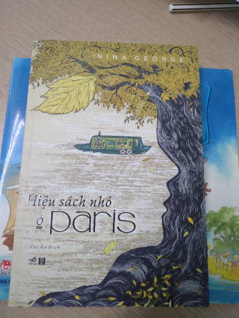 Sách có bìa đẹp, chắc chắn.
Về nội dung thì mình thấy bình thường, k quá sâu sắc, có nhiều chỗ mình đọc còn không hiểu tác giả muốn nói lên điều gì với người đọc. Nói chung khi đọc review của mn thấy khá hay nên mình quyết định mua, mua về đọc thấy không như mình kỳ vọng. Theo quan điểm của mình thì sẽ có nhiều cuốn sách hay hơn cuốn này để đọc.