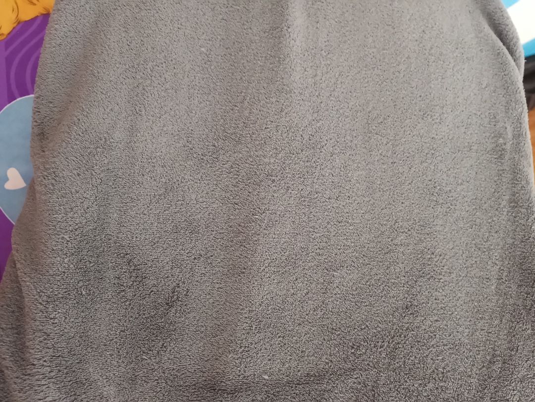 Đóng hàng gọn gàng chắc chắn. Shipper giao hàng nhanh, thân thiện với khách hàng. Chăn đúng như quảng cáo mền, rộng và rất ấm. Lần đầu tiên mình order shop mình thấy rất hài lòng về sp shop cung cấp ??