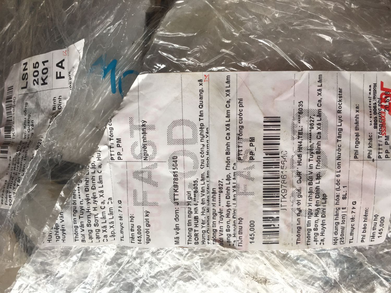 Đây là cách tiki làm việc. Giao thiếu hàng. Thùng 4 lốc mà giao 2 lốc + 5 ***. Hàng thì vỡ ướt hết hàng k thể chấp nhận