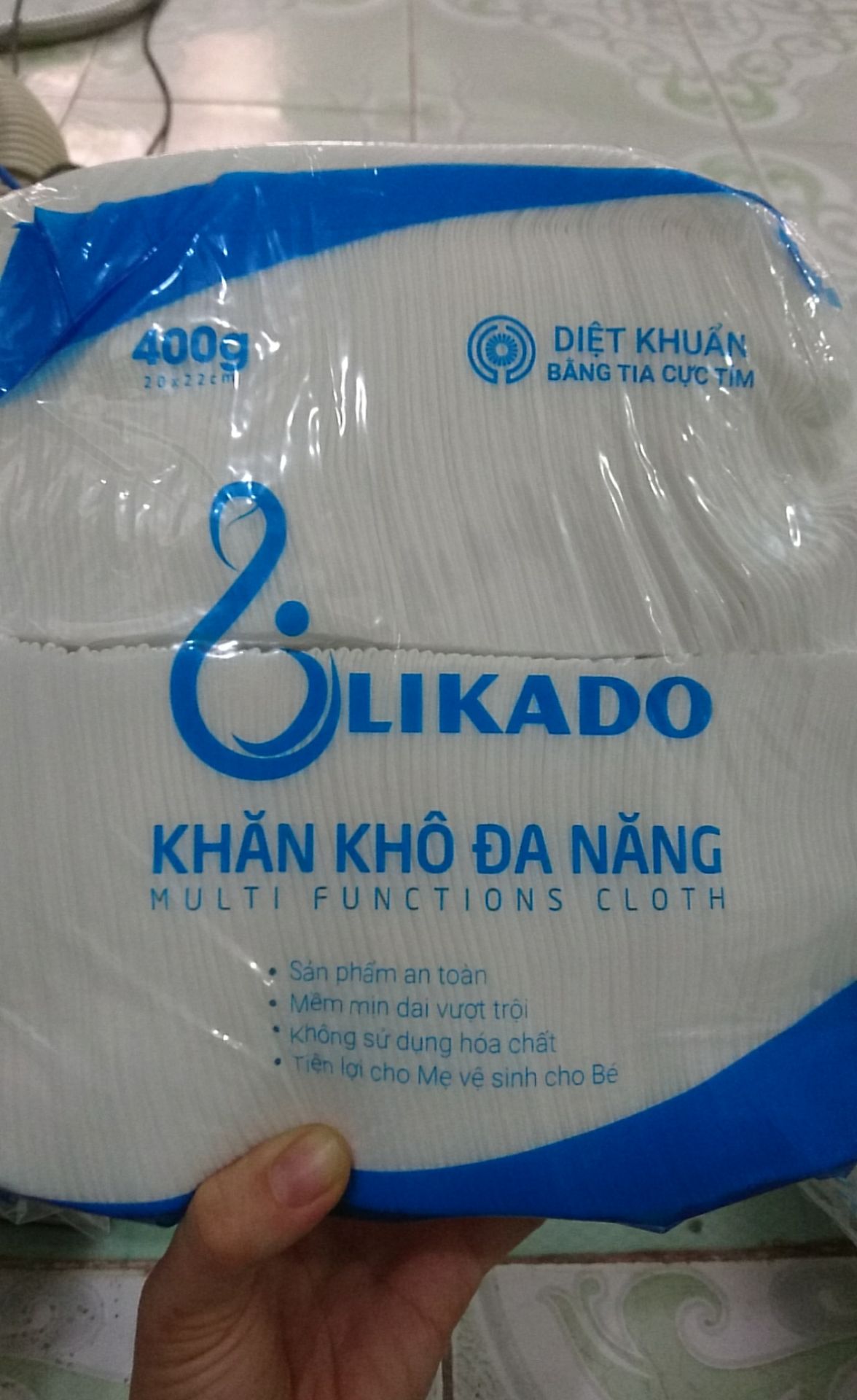 giấy dai và đủ dầy, tiện dụng để 'tẩm' nước hoặc hoá chất cần. chỉ là ít size quá :)