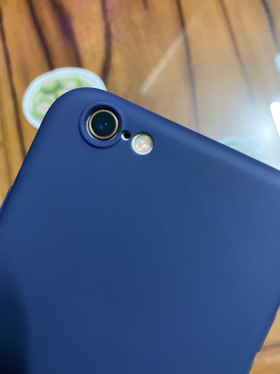 Ốp lưng dày dặn phù hợp với giá tiền ! Ốp lưng fit theo máy và mang ốp vào máy nhìn sang hẳn. Có bị giãn ra sau thời gian sử dụng lâu mới biết được. Nhưng giờ là thấy ô kê la 👍🏻
Sẽ ủng hộ shop trong những sản phẩm khác ! Thanks shop !