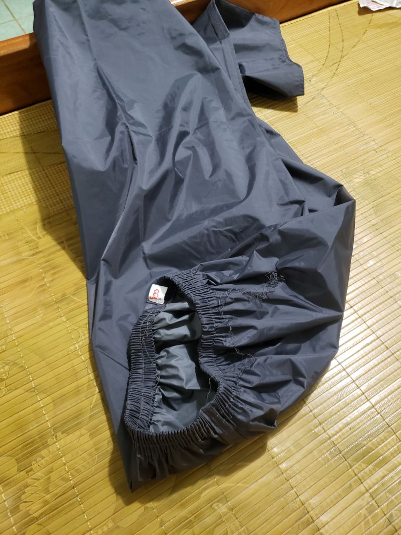 Nhìn đẹp, chắc chắn. Sài mới một lần, mưa rất to, đi nhanh bị ước xíu chỗ ngực và đầu tứ chi. Đáp ứng tốt nhu cầu.