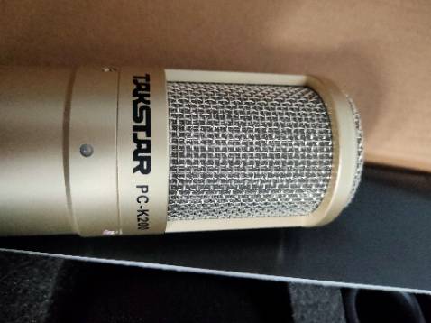 mua combo cả mic pc k200 và souncard icon pro của shop, về *** thử hát trên phần mềm cusbase rất ok, giọng trong, souncard chỉnh âm lượng, tông giọng cũng rất chuyên nghiệp, đúng là đồ sịn