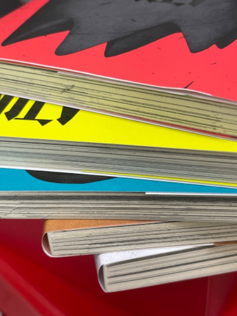 Mình đã đọc những đánh giá trước đó về vấn đề đóng gói nhưng vẫn muốn thử xem sao vì mình tin tưởng Tiki từ trước đến giờ, mình mua trên Tiki Trading nhưng lại thất vọng về cách đóng gói thật sự, rất tệ, df hết cả 2 box mình đặt mua, vì box này ít df hơn nên mình sẽ cho 3 sao, nhưng từ nay về sau mình sẽ k ủng hộ Tiki nữa ạ, trân trọng