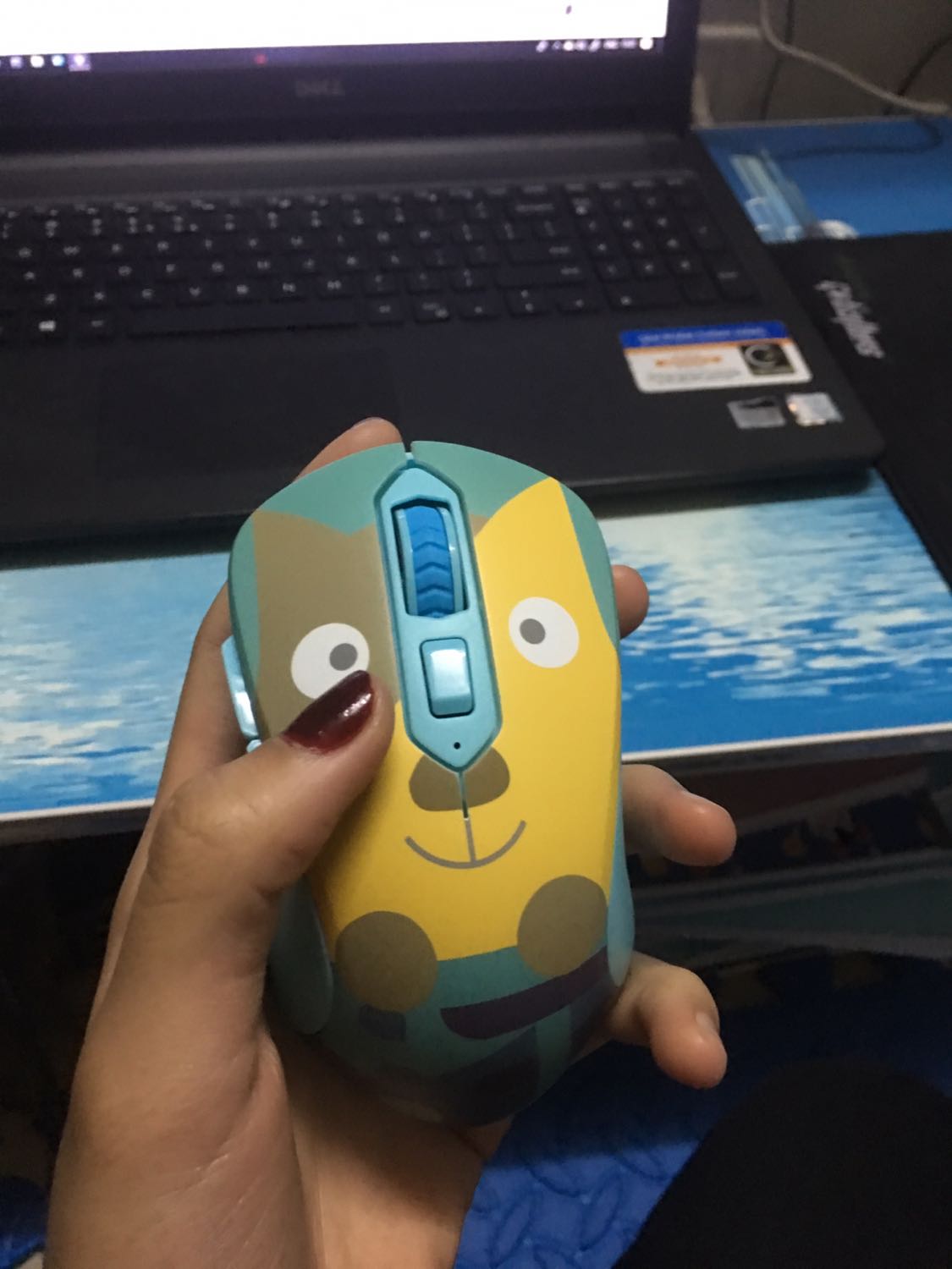 Chuột cute dog, xinh quá, dùng ok.
Tiki giao hàng siêu nhanh mới đêm đặt mà chiều đã thấy giao hàng rồi. Mình còn quên mất là mới đặt. Chuột xinh pin nhìn hịn giá 175k ok. Thấy th bạn lớp mình mua 330k năm ngoái tại shop ngoài, thích quá lên tiki tìm thì thấy đang sale 175k nên hốt luôn??