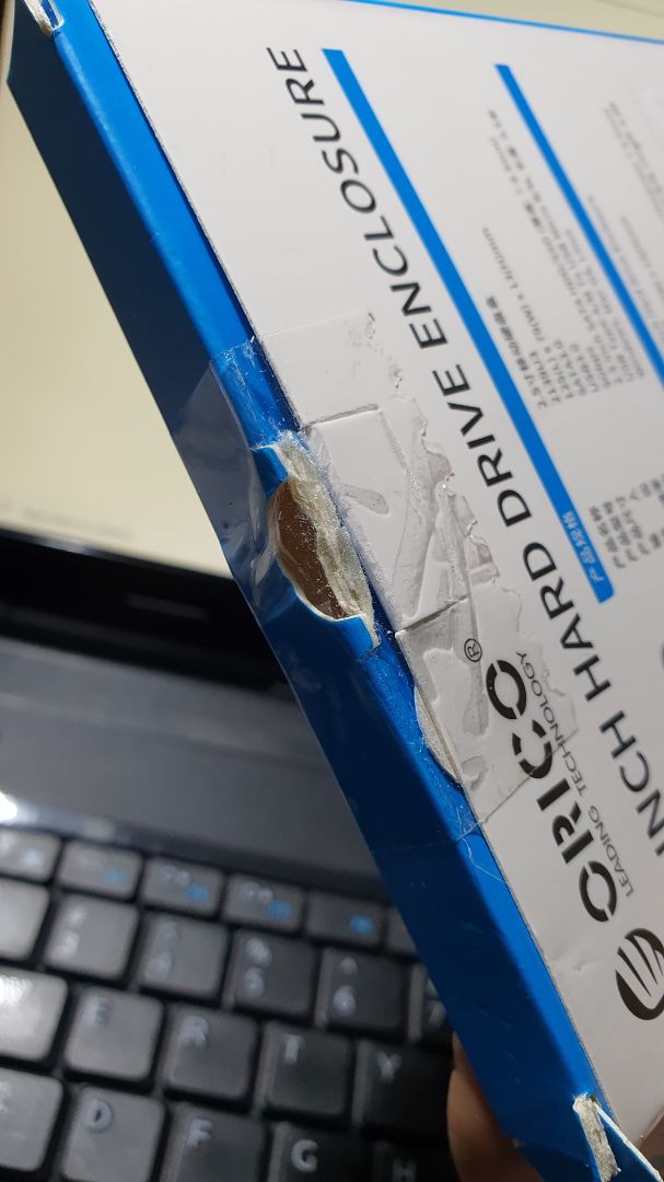 Shop giao sản phẩm mà cái hộp rách nhàu. Mã code trên hộp thì đúng của Orico, mã trên sản phẩm thì không phải. Mua hàng ngày 8/8/2020 mà tem thì ghi ngày 6/6 không thấy năm. Mình hay mua hàng Tiki chỉ được cái bán sách là tốt! Nản! Shop giao sản phẩm mà cái hộp rách nhàu. Mã code trên hộp thì đúng của Orico, mã trên sản phẩm thì không phải. Mua hàng ngày 8/8/2020 mà tem thì ghi ngày 6/6 không thấy năm. Mình hay mua hàng Tiki chỉ được cái bán sách là tốt! Nản!