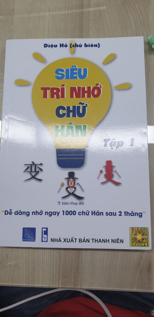 Giao hàng sớm hơn dự kiến!!! Mình khá hài lòng vs sản phẩm, giá cả thì rất rẻ so với giá bìa, sách đẹp, có phần tra cứu phía sau, sẽ dễ tìm từ hơn. Nội dung thì chưa xem hết nên chưa biết thế nào??