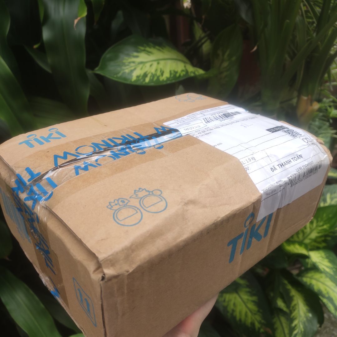 Tuy dịch và chưa đến ngày dự kiến giao hàng nhưng TP.HCM vừa mở cửa mình đã nhận được sách. Luôn thích sách của Nhã Nam, đặc biệt màu giấy rất dễ đọc và tốt cho mắt!