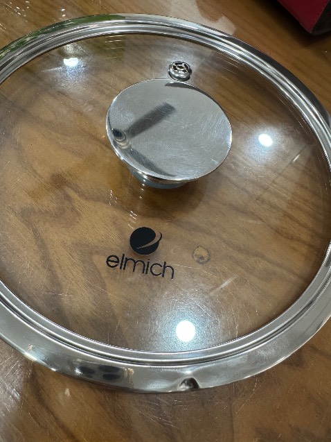 Đổi hàng lại dùm mình nhé. Nắp bị móp sáng nay có báo với bạn giao nói lên hệ lại shop bán