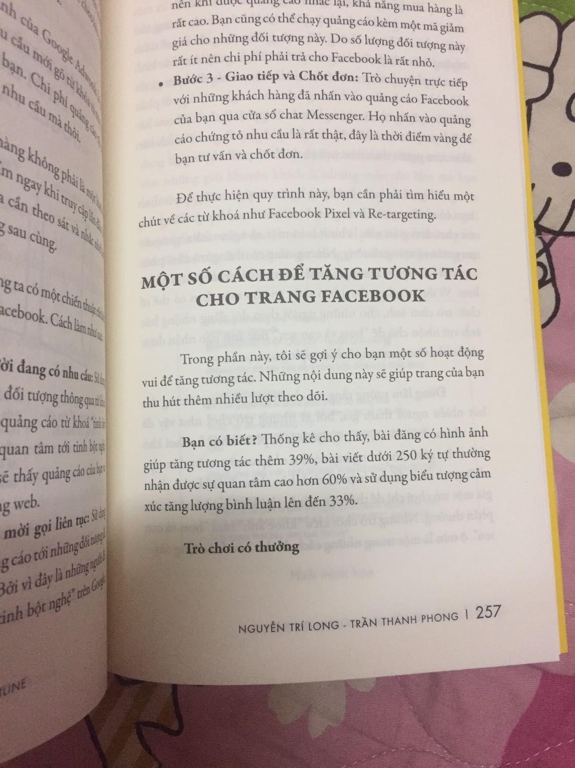 Xu hướng chuyển đổi số của thời đại công nghệ 4.0 kinh doanh online bùng nổ trên mọi ngành , mọi lĩnh vực . Dịch bệnh khiến mọi người ngại ra ngoài và tiếp xúc lại càng đẩy cho thị trường Kinh doanh online phát triễn mạnh hơn bao giờ hết thậm chí là chiếm thể thượng phong . Mình  hiểu rõ điều đó , nhưng vẫn chưa biến những suy nghĩ của mình thành thực tiễn vì sợ nhiều thứ , những thức đó luôn khiến bạn chùn chân ... sợ không biết nguồn hàng ,không biết tập trung bán ở kênh nào sàn nào là ổn , ưu và nhược điểm của các bên vận chuyển , quảng cáo làm sao và như nào để tương tác tốt nhưng vẫn tối ưu chi phí , cách khuyến mãi như nào để không mất giá trị thương hiệu , cách xây dựng lòng tin của khách hàng khi họ đặt mua đồ online vì họ chỉ mua khi thực sự cảm thấy tin tưởng ,kịch bản bán hàng và livestream như nào để thu hút và chốt được đơn , thuật toán của Facebook , google như nào để mình vận dụng để tăng tương tác cho page bán hàng của mình , và cả cách chăm sóc khách hàng để họ trở thành khách trung thành của chúng ta .... tất cả những lo ngại trên và những trăn trở , khó khăn và bí quyết trong quá trình kinh doanh online điều được giải đáp trong cuốn sách này . Cuốn sách này sẽ giúp mình cơ cấu lại mọi thứ khiến mọi thứ trở nên rõ ràng trong từng bước của quá trình kinh doanh online của mình. Một cuốn sách rất đáng để đọc , giá cả đi đôi với chất lượng nhưng với mình cuốn sách này lại đi ngược lại luận điểm trên vì chỉ chưa đến 200k nhưng mình lại học được rất nhiều thứ để trong quá trình kinh doanh mình không bị mất tiền ngu , thậm chí là thấy bại thì mình cảm thấy mình rất lời và may mắn khi biết và đọc dc quyển sách này .