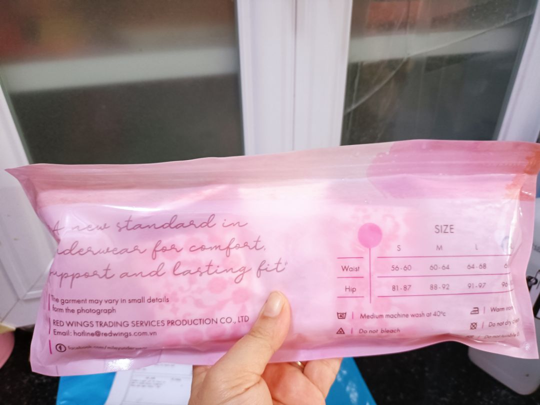 form đẹp, mỏng mịn mát, bao bì đẹp lịch sự, giá tốt