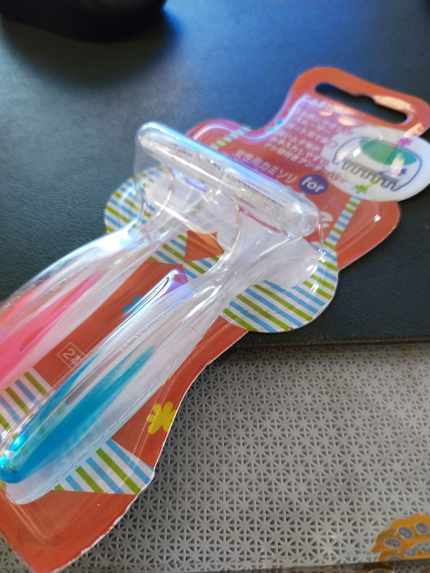 giao hàng hơi lâu nhưng chất lương.
đóng gói cẩn thận ko bị chảy
tầm giá này thì tương đối tốt. 
một sản phẩm đáng đồng tiền