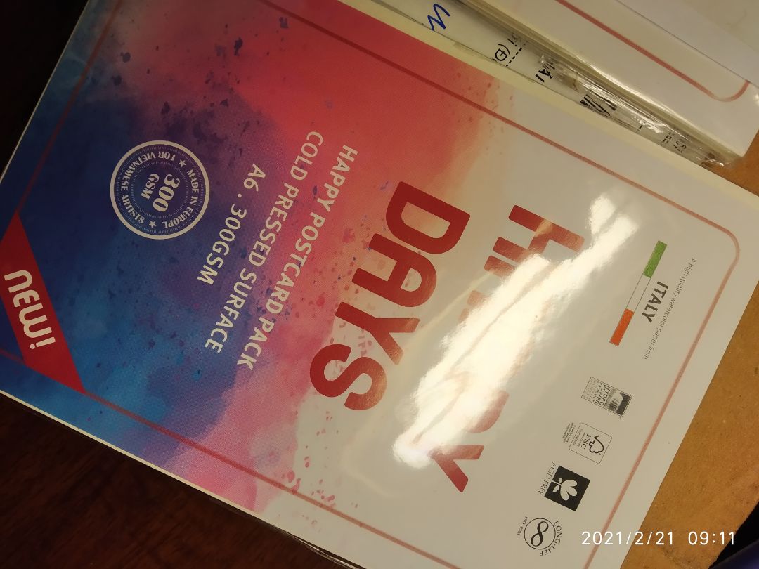 tiki giao hàng nhanh, chị shipper nhiệt tình lắm luôn, 3 tệp giấy được đóng gói chắc chắn, giấy dày