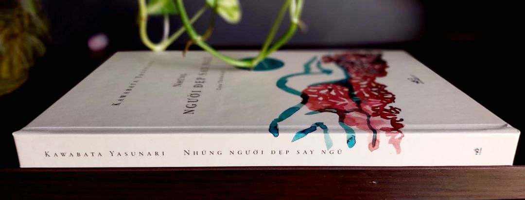 "Một kiệt tác, toả thứ mùi như mùi hư hoại của trái cây chín nâ, song vẫn giữ được vẻ đẹp hoàn hảo về mặt hình thức." - Mishima Yukio.
Sách nhỏ gọn. Thiết kế giản dị. Sách bìa cưng như một cuốn sổ tay. 
Dịch vụ Tiki tiện ích. Đóng hộp cẩn thận, giao hàng nhanh. Nhân viên thân thiện. Thanks!