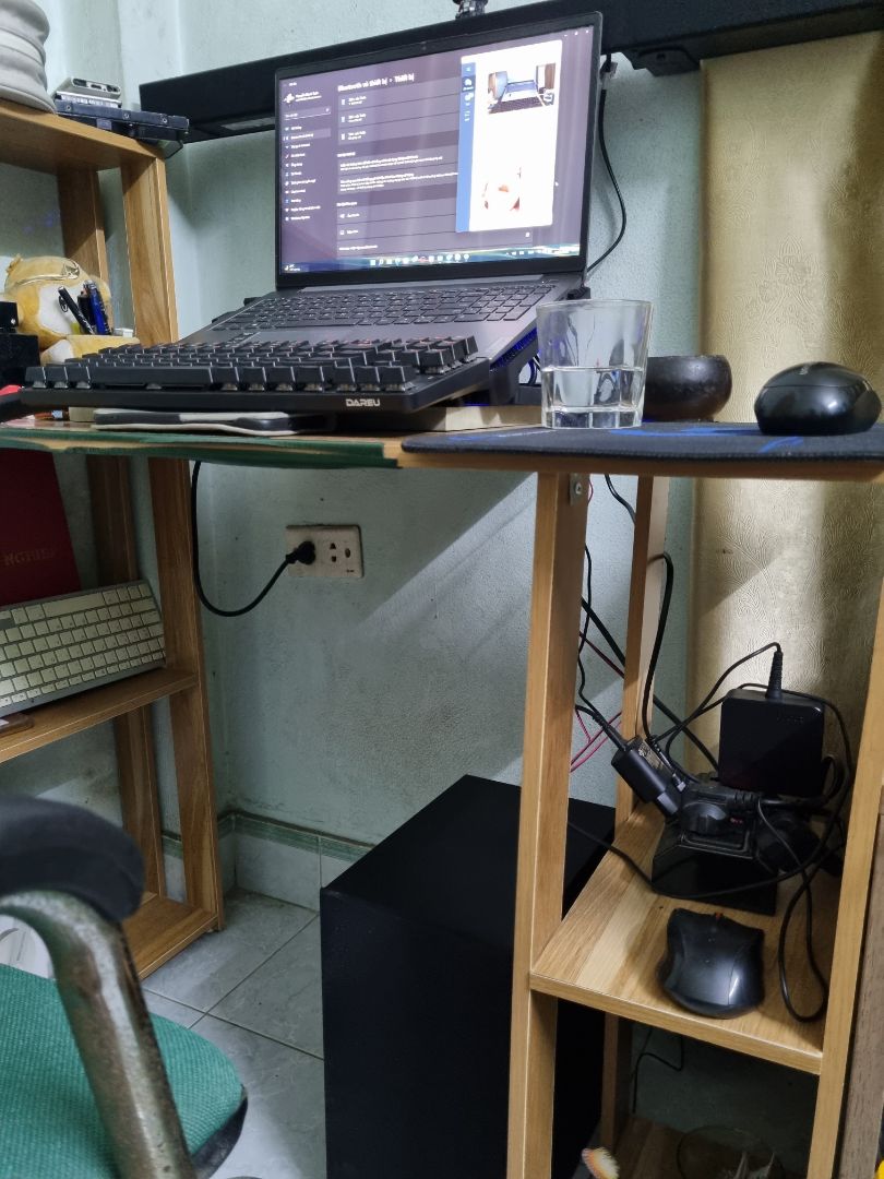 với phân khúc hơn 1tr thì không có gì để chê. chỉ là hơi bị ngợp vì đang dùng con Beolit 17 mà vì kinh tế phải xuống con này. À mà kết nối Bluetooth với laptop bị delay dã man luôn và méo tiếng trầm trọng, kết nối với điện thoại thì ok, nghe sướng, treb hơi chói, mid nghe gần rõ tiếng, bass hơi nhiều hợp để phòng rộng tầm 30m².